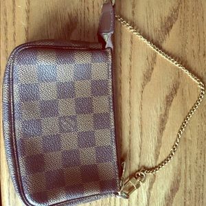 Louis Vuitton mini pochette accessory
